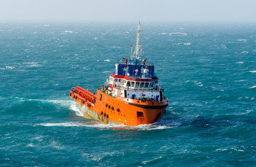 Sea tow in the high sea