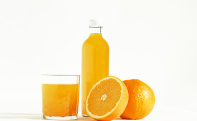 glass of orange juice and oranges Battle of orange juice