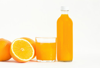 glass of orange juice and oranges Battle of orange juice