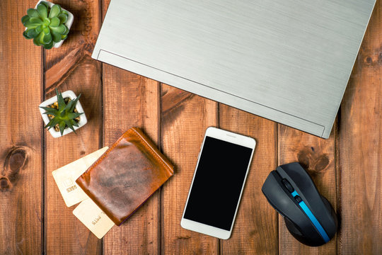 freelancer desktop, online shopping, online shopping concept, laptop on a wooden table, phone, wallet and bank cards.