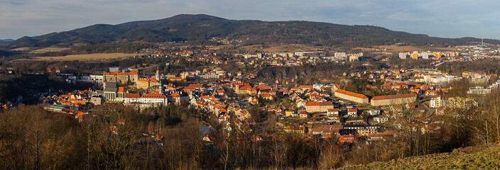 Obraz premium Panoramic view to city Cesky Krumlov in winter with hill Klet
