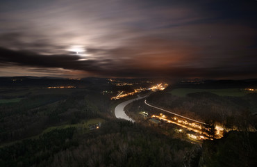 Mondnacht in der Sächsischen Schweiz mit Blick vom Lilienstein ain Richtung Bad Schandau