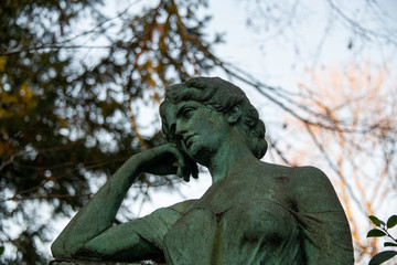 die Trauernde Frau