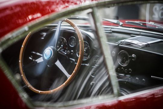 Wooden steering wheel of an old classic car