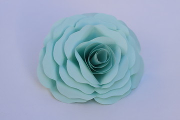 折り紙で作った青緑のバラの花