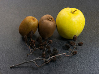 kiwi and apple on the table