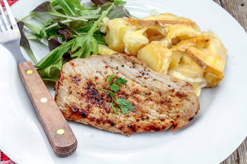 escalope de dinde grillée et gratin de pommes de terre