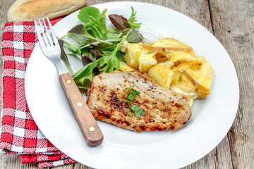 escalope de dinde grillée et gratin de pommes de terre