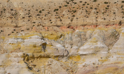 Schwefelfumarolen mit Schwefelkristallen auf dem Stefanos-Krater Nisyros Griechenland