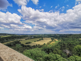 Blick von oben auf Natur im Ruhrgebiet