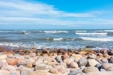 Morze Bałtyckie plaże kamienie fale - obrazy, fototapety, plakaty