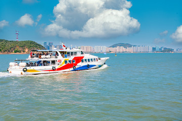 Fototapeta na wymiar Cruise in the Gulf, Xiamen, Fujian, China