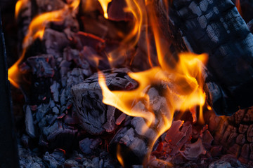 Burning wood logs, cooking on fire, warm evening, sparkles in the air, warm air from the fire - 315339050
