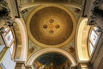 Obraz premium Monteforte d'Alpone, Italy. Interiors of catholic church (Chiesa Parrocchiale di Monteforte d'Alpone).