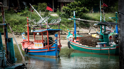 Fototapeta na wymiar Thai fishing boats tied up to each other in the harbor of Ben Krut