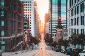 Selbstklebende Fototapeten Downtown San Francisco mit California Street bei Sonnenaufgang, San Francisco, Kalifornien, USA © JFL Photography
