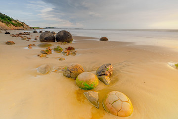 Moeraki Boulders, New Zealand © Piotr