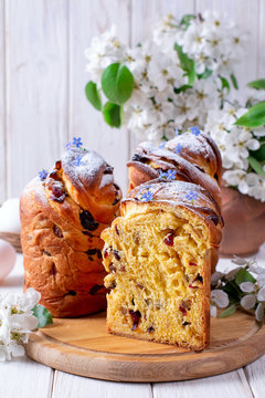 Traditional easter cake craffin (kraffin)