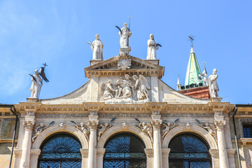 Obraz premium Vicenza, Italy. View of Piazza dei Signori in sunny day.