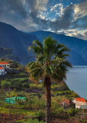 Abendstimmung mit Blick auf den Atlantik auf Madeira