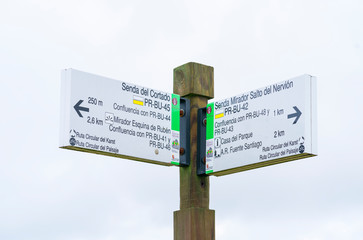Trail, hiking sign, Salto del Nervion, Nervion river, Berberana, Burgos, Castilla y Leon, Bizkaia, Basque Country, Spain, Europe