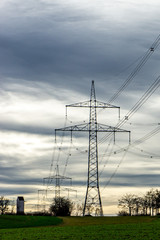 Stromleitung in ländlicher Umgebung