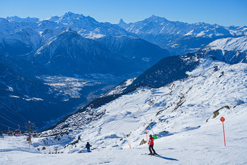 Skisport auf der Bettmeralp, Goms, Wallis, Schweiz