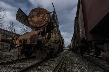 grosse alte verrostete dampflokomotive