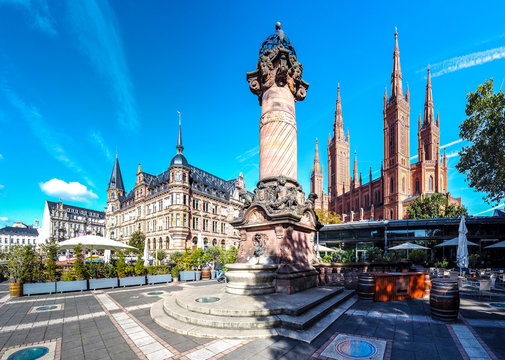 Germany, Hesse, Wiesbaden, New Town Hall and Marktkirche on Schlossplatz