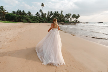 Fototapeta na wymiar bride in white dress on the beach