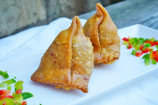 A Platter With Crispy Vegetable Samosa Turnovers At An Indian Restaurant