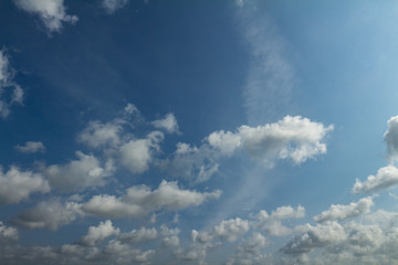 Obraz premium Cottony clouds. Big clouds called cumulus. Day photography.
