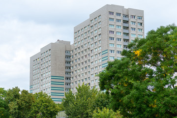Fototapeta premium Hochhäuaser am Anton Saefkov Platz