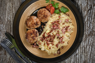 Mince chops served with boiled sauerkraut sprinkled with greaves.