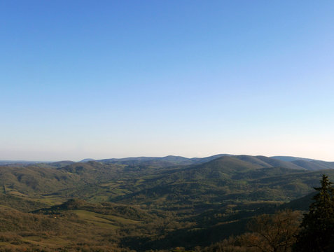 immagine rurale della campagna intorno a Tolfa, in Italia