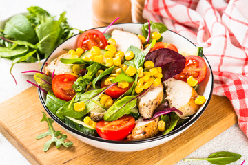 Salad with Chicken and vevetables.