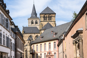 Fototapeta na wymiar Side view of the Cathedral of Saint Peter in Trier, Germany