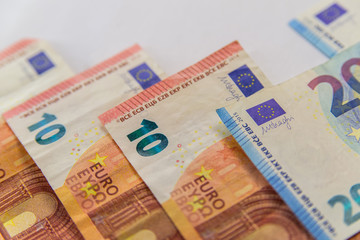 Obraz premium Euro banknotes isolated over white with clipping path