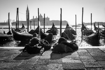 Relax a venezia con le gondole © zigomo86