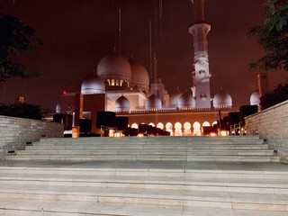 Sheikh Zayed Grand Mosque in abu dhabi during raining 