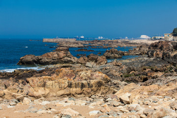 Fototapeta na wymiar Sunny day at the beautiful coastline and beaches at Porto city in Portugal