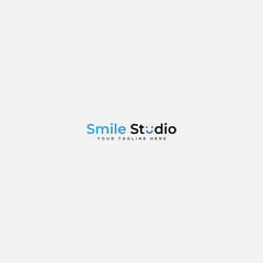 Fototapeta na wymiar smile studio, logotype, lettering logo, smile simple logo