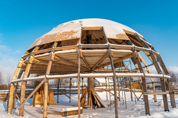 Elements and components of the construction of a hemispherical house