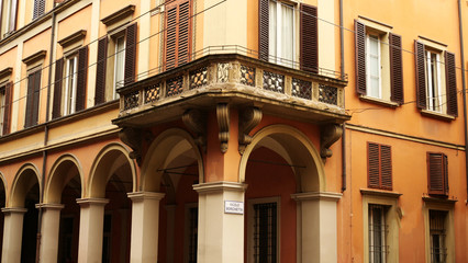 Fototapeta na wymiar Balkon in Bologna