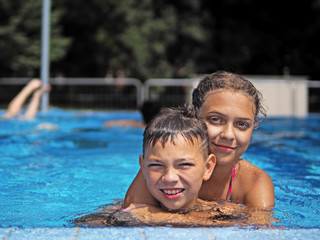 Fototapeta premium Little gir and boy in the swimming pool