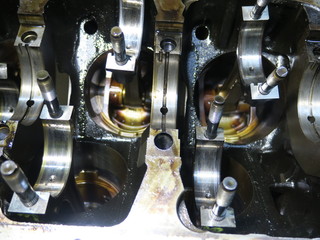 The connecting rod, piston and cylinder block in a disassembled condition