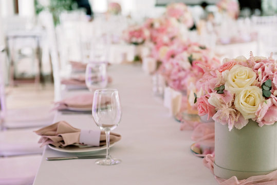 Table setting with flowers and candles at a luxurious wedding reception.