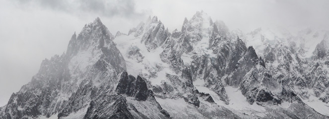 panorama aiguilles de chamonix enneigé