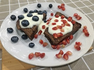 Blue berry yogurt and Pomegranate yogurt chocolate toast with honeys