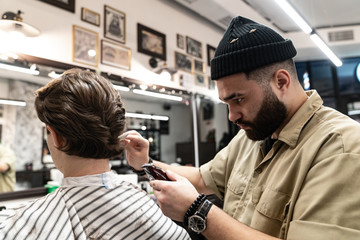 The client receives a haircut and hair styling in a beauty salon. 